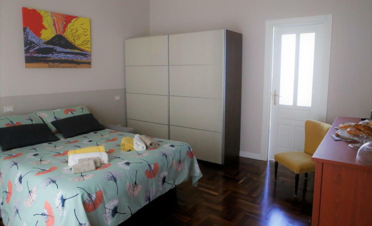 Beb Binario39 Bed and Breakfast Napels Buitenkant foto